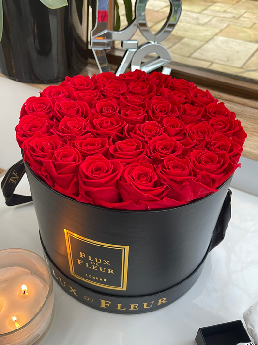 Infinity De Fleur™ Red Roses Round - Lasts One Year