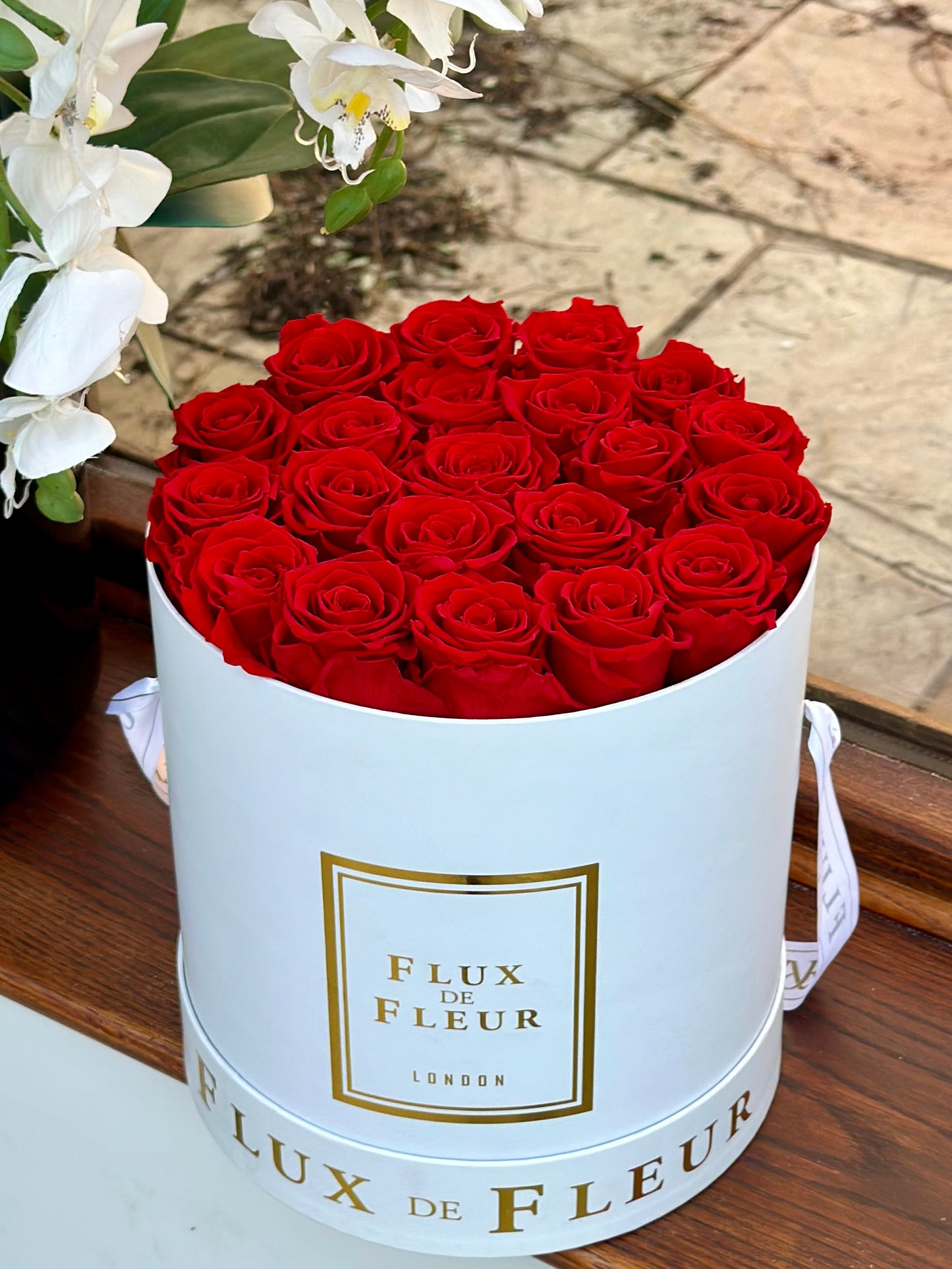 Infinity De Fleur™ Red Roses Round - Lasts One Year