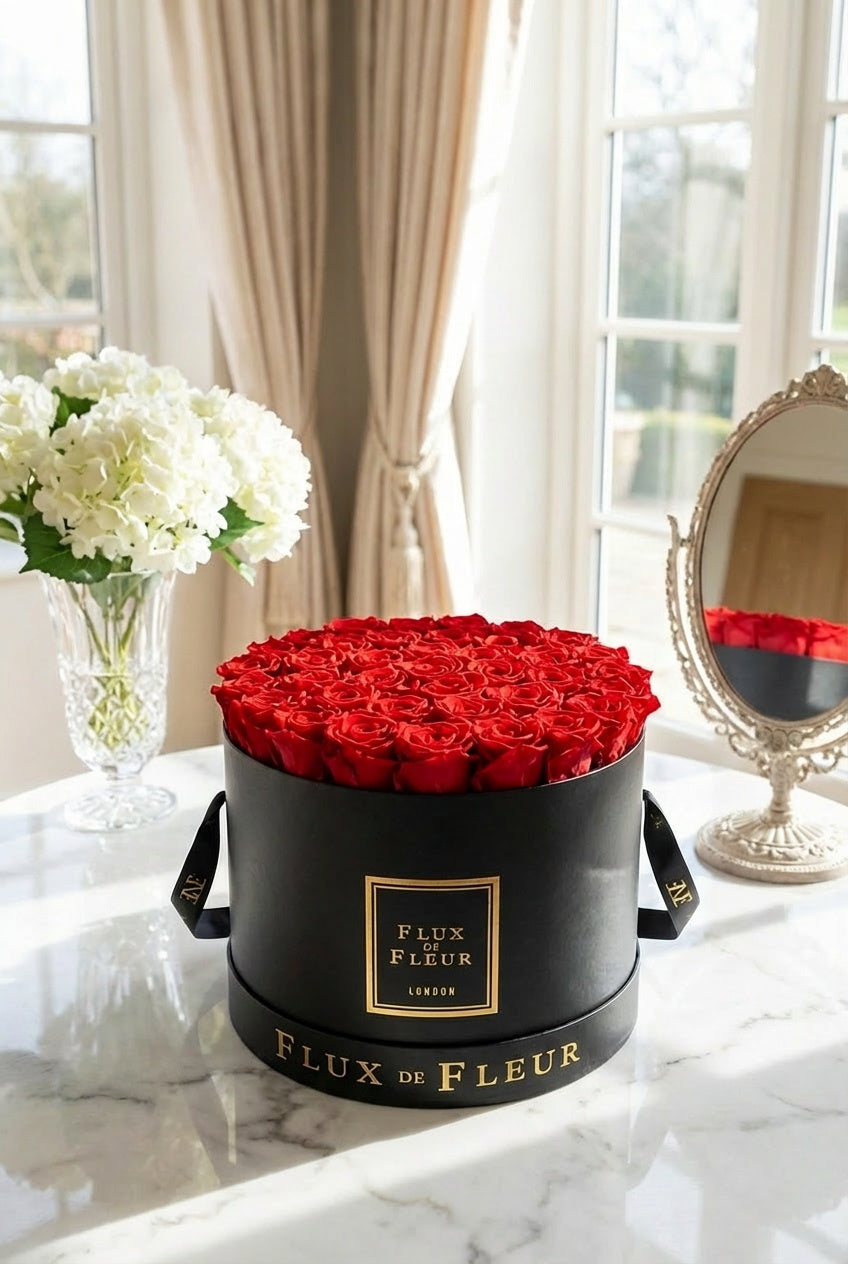 Infinity De Fleur Round - Red Roses