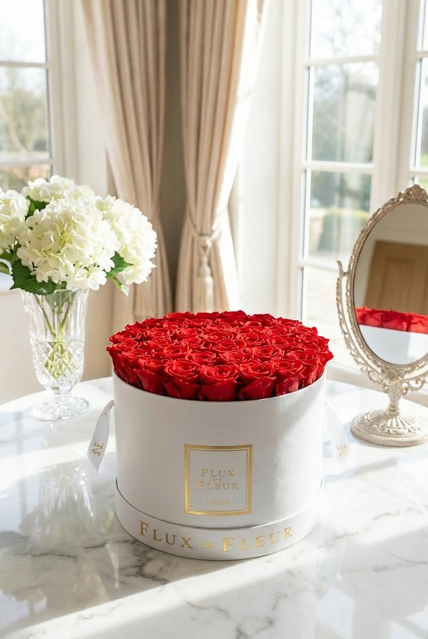 Infinity De Fleur Round - Red Roses